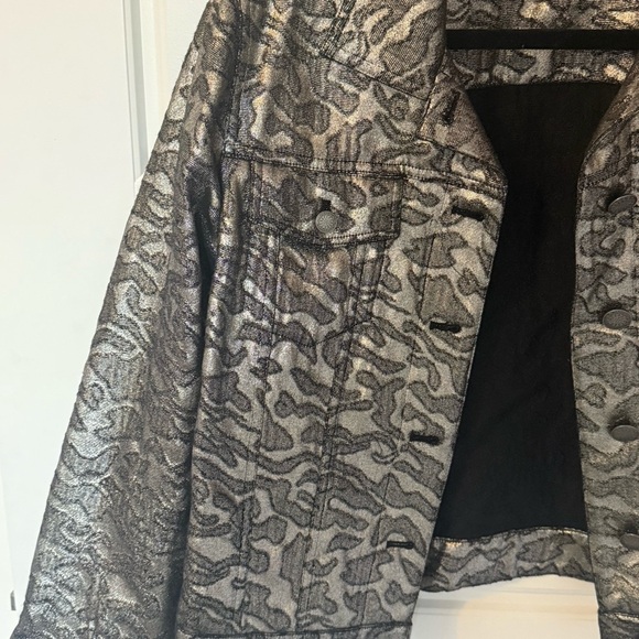 Chicos Silver Metallic Leopard Print Button Up Boxy Jacket Sz 1 Maximal Mobwife - Picture 5 of 7